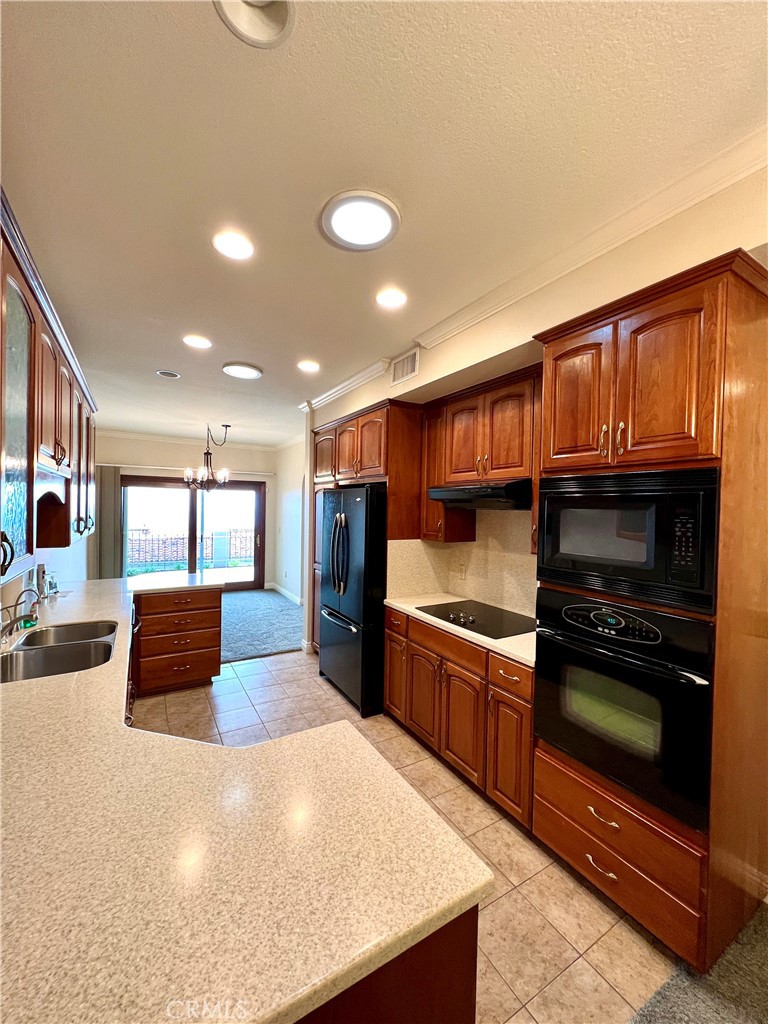 888 W Highpoint Drive