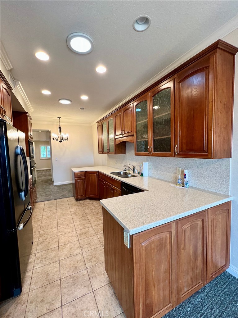 888 W Highpoint Drive