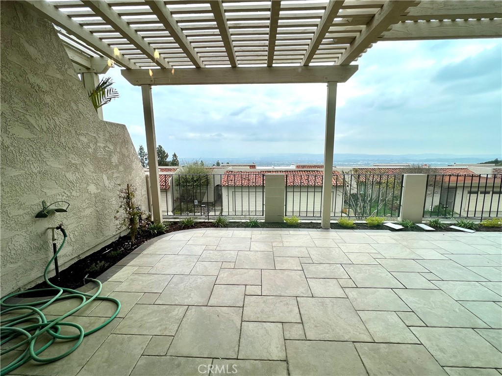 888 W Highpoint Drive