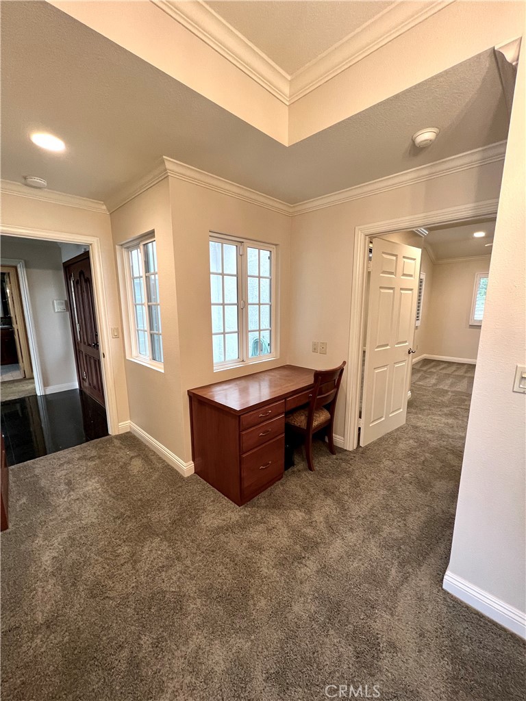 888 W Highpoint Drive