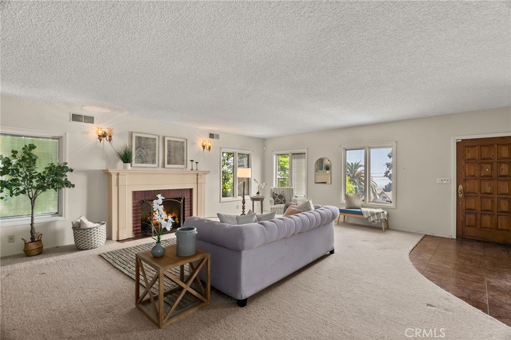 2453 N San Antonio Avenue