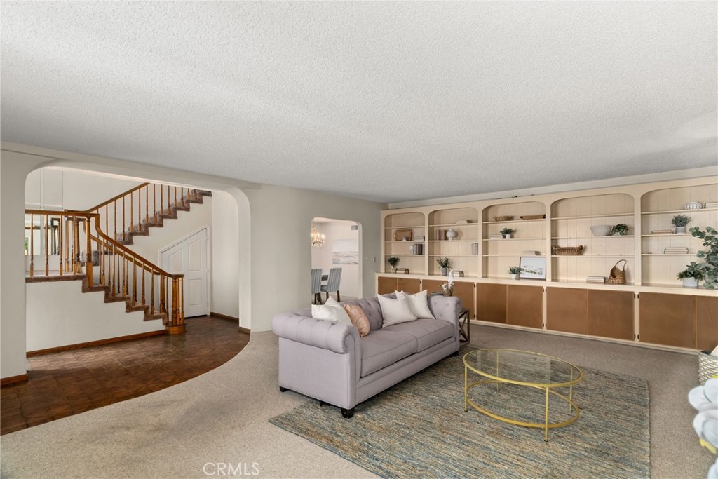 2453 N San Antonio Avenue