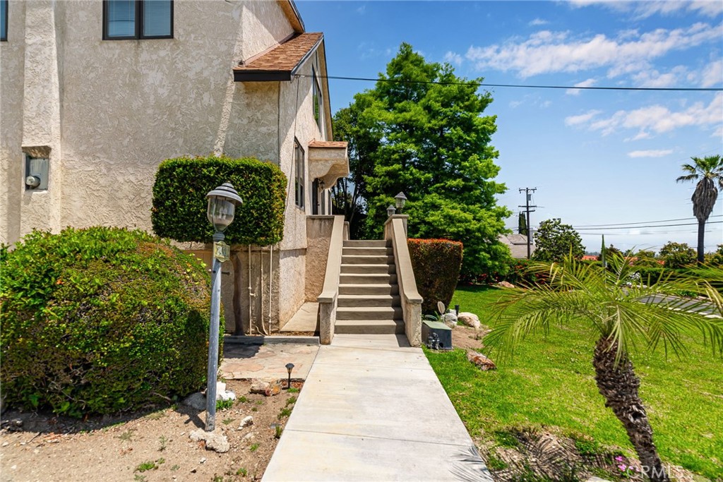 2453 N San Antonio Avenue