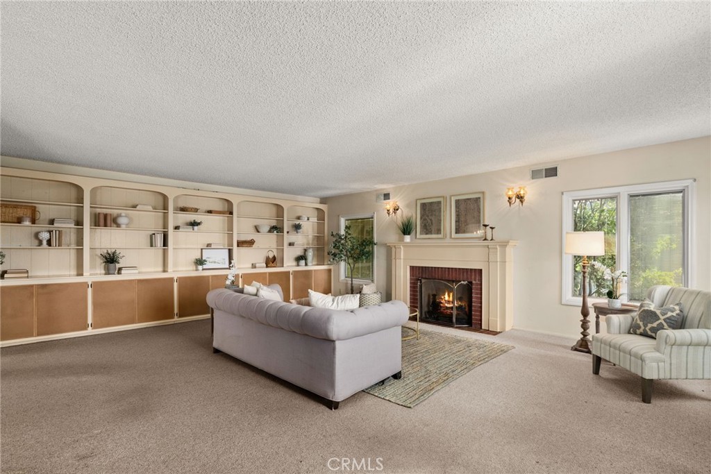 2453 N San Antonio Avenue