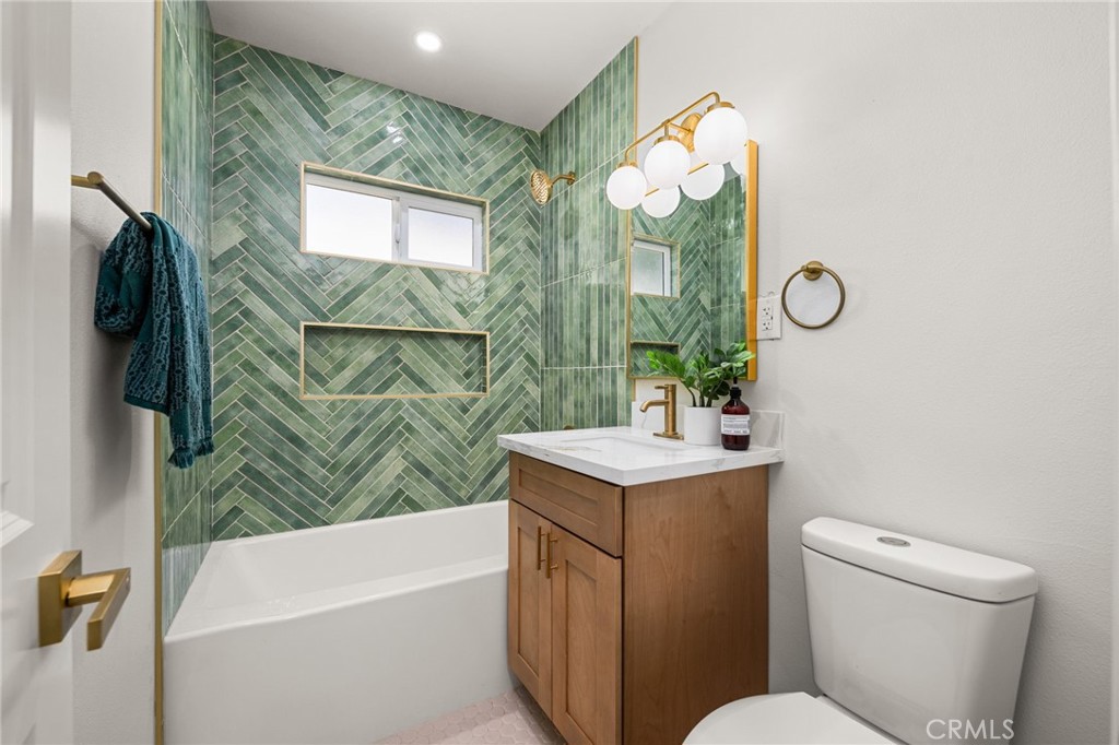 1210 E Highland Court