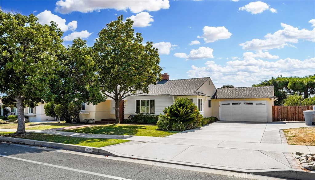 1425 N Mountain Avenue