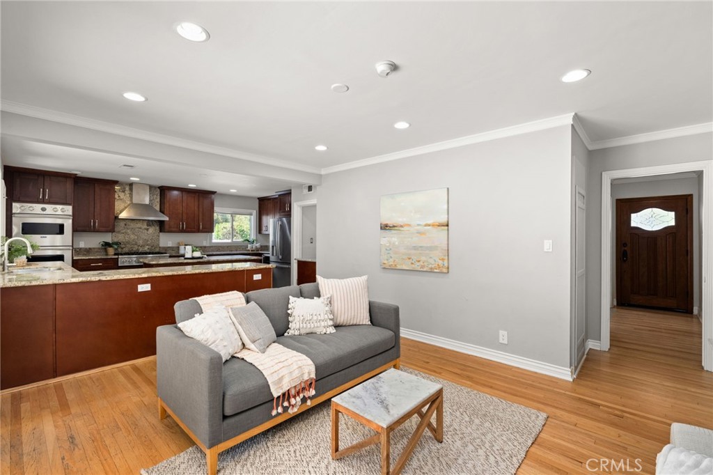 1425 N Mountain Avenue