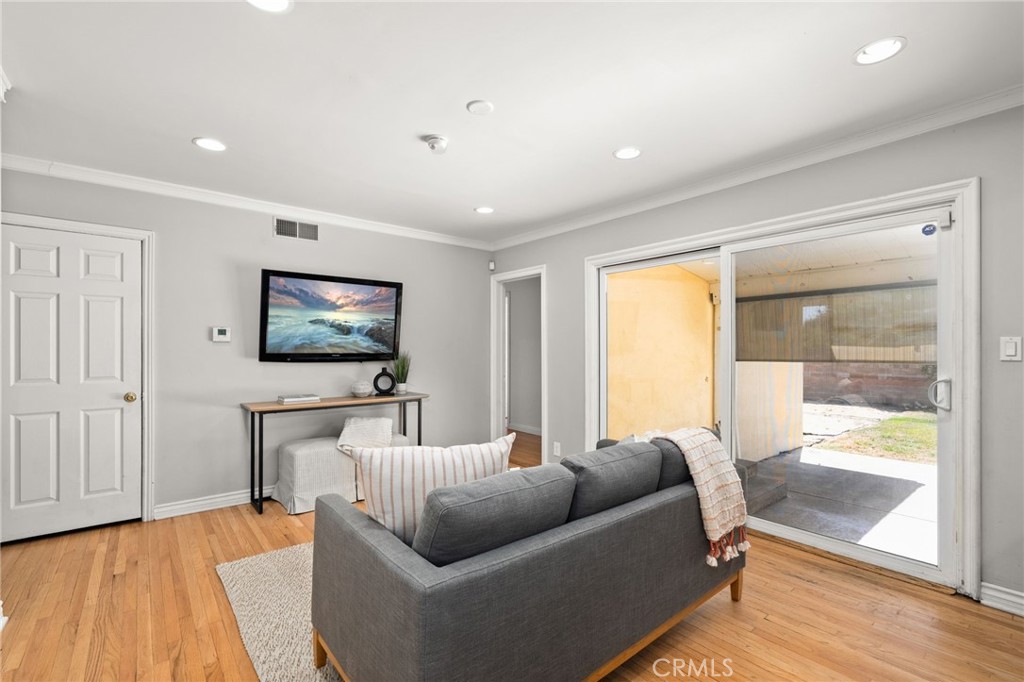 1425 N Mountain Avenue