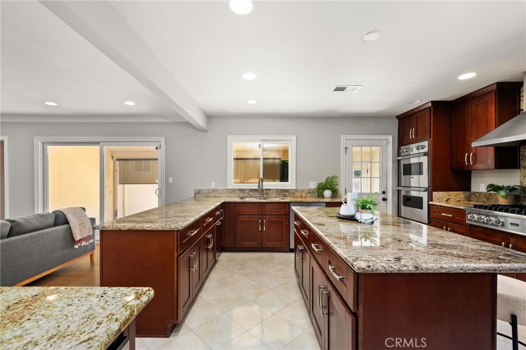 1425 N Mountain Avenue