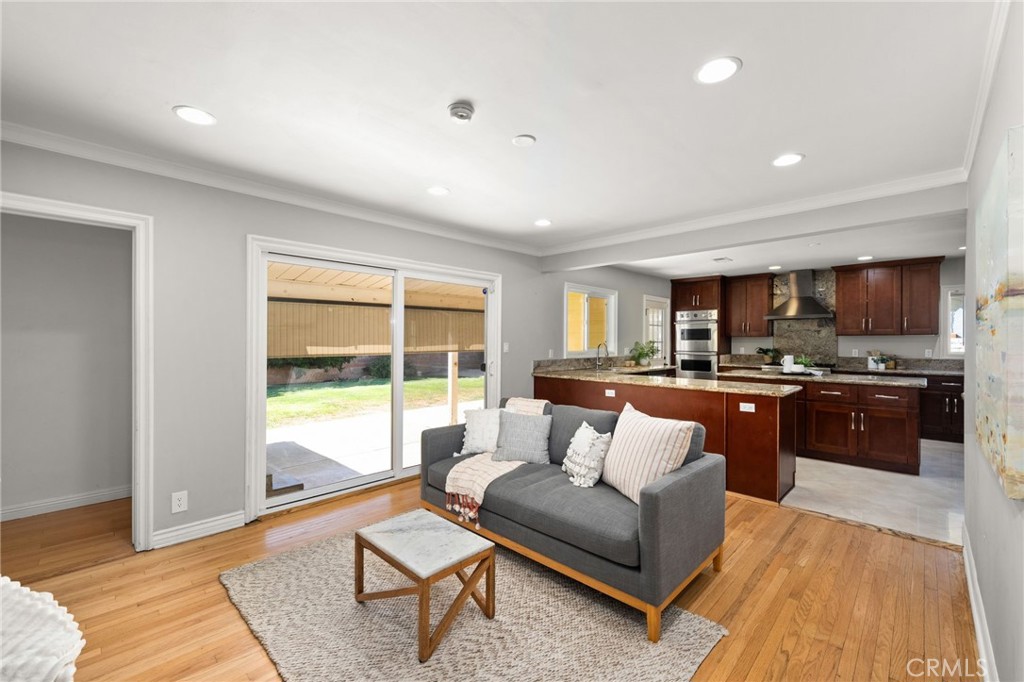 1425 N Mountain Avenue