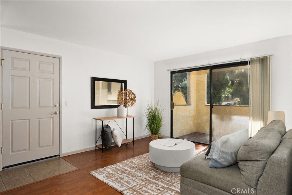 1142 W Blaine Street 202