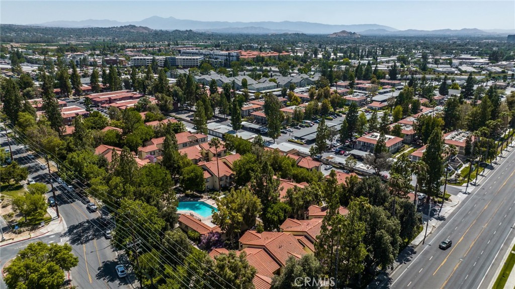 1142 W Blaine Street 202