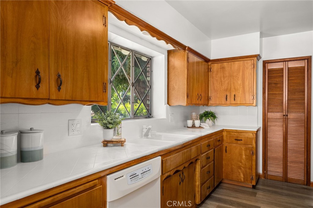 2365 N San Antonio Avenue