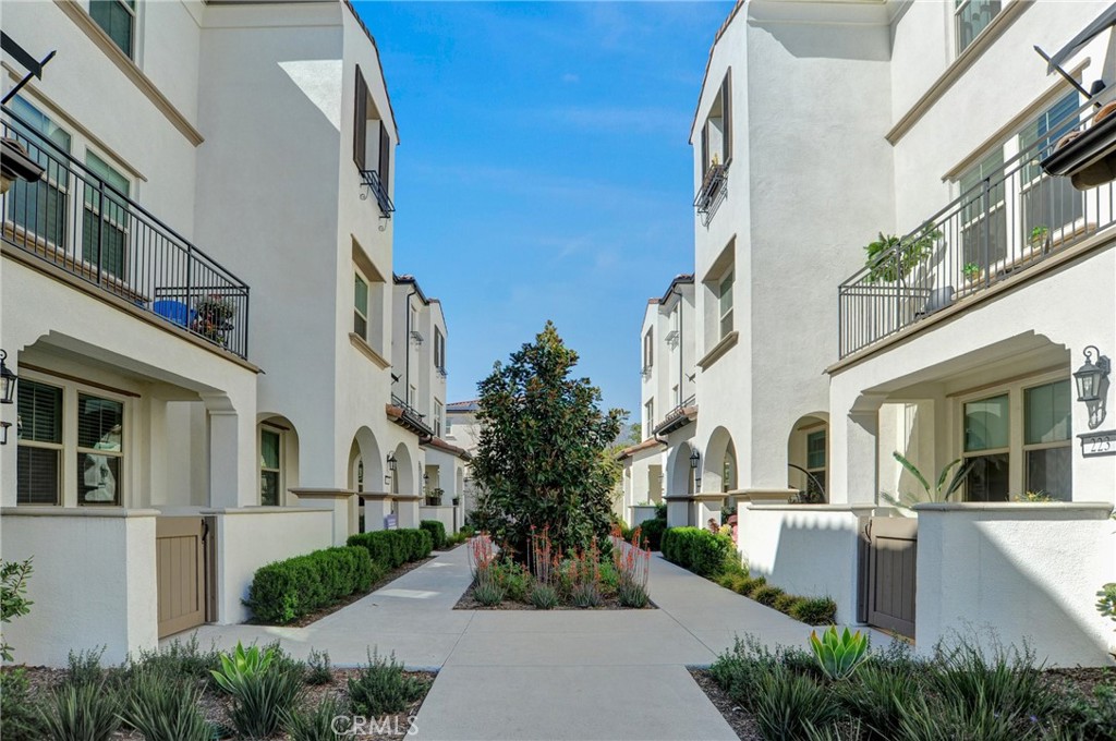 223 Bloomfield Court