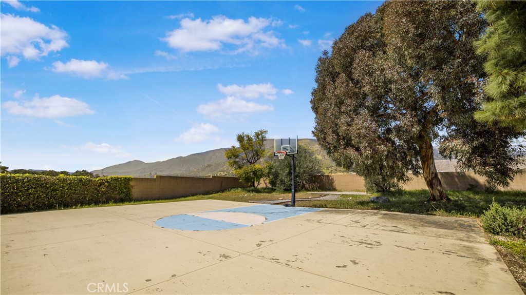 2345 Meadowglen Way