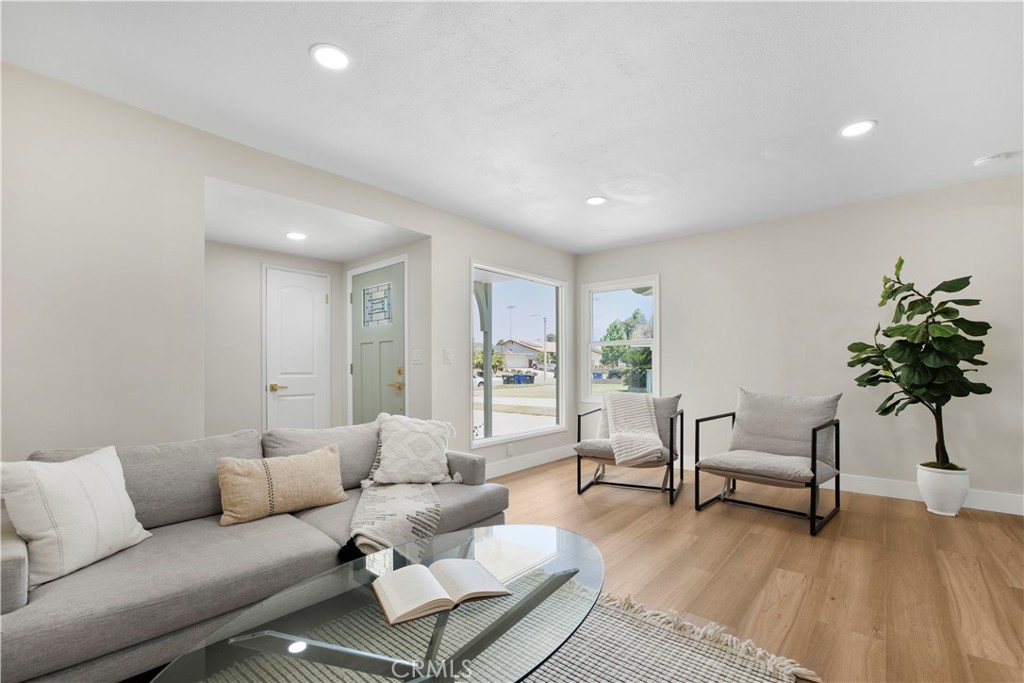 1347 W Princeton Street