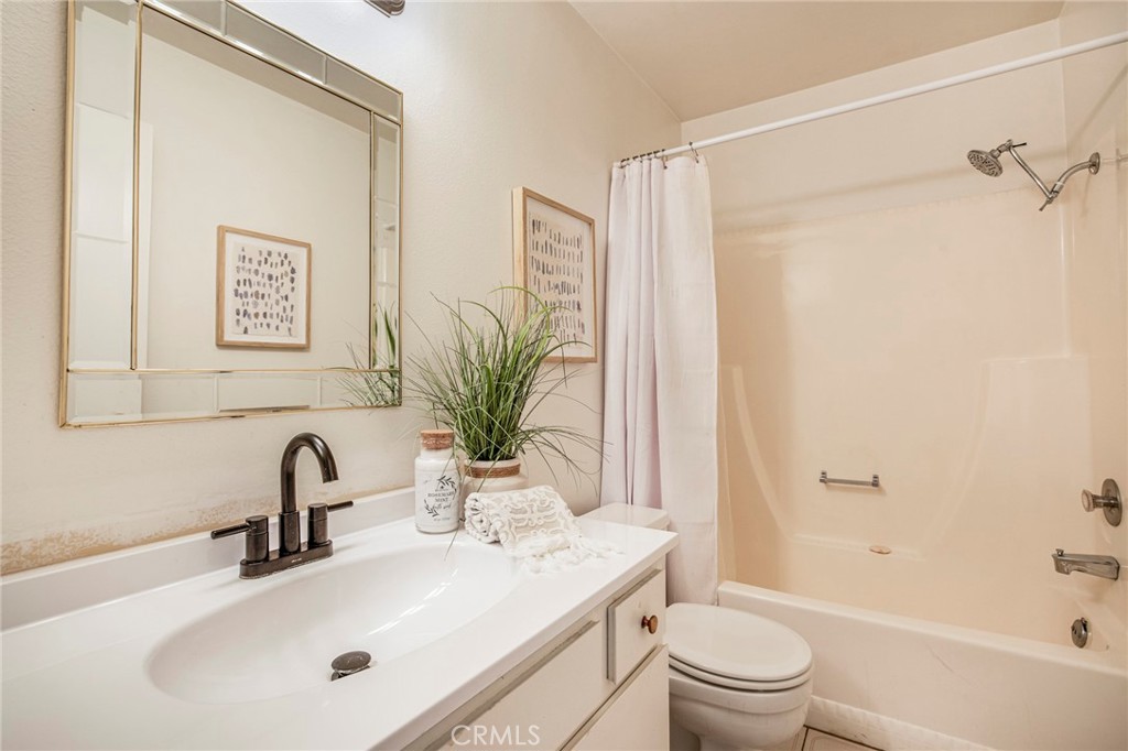 939 W Pine Street 44/D