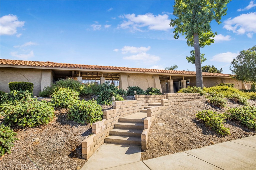 939 W Pine Street 44/D