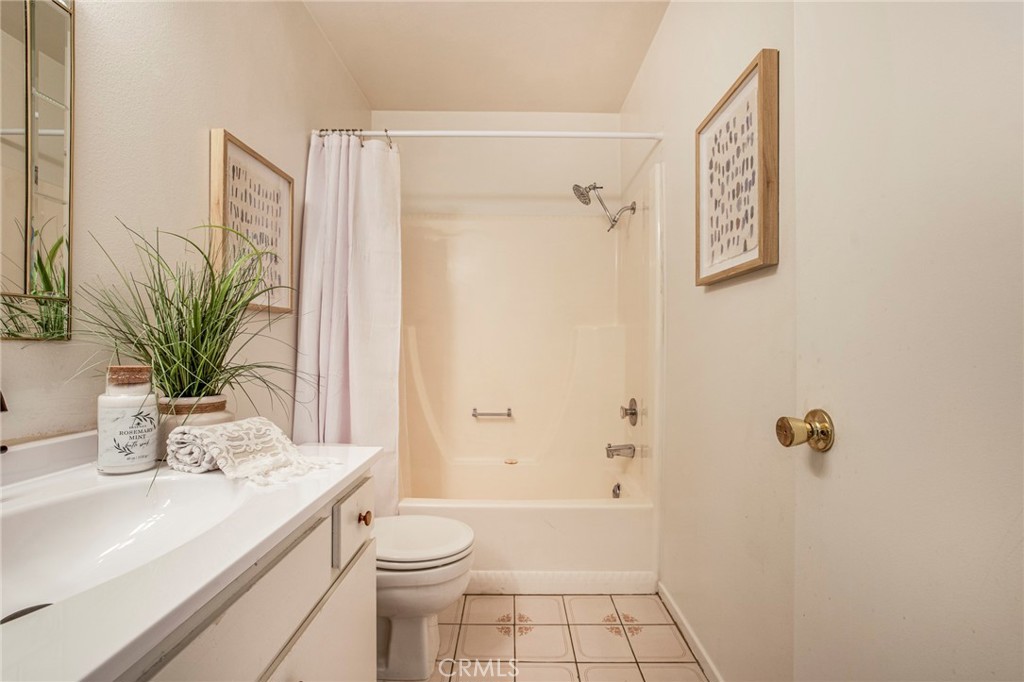 939 W Pine Street 44/D