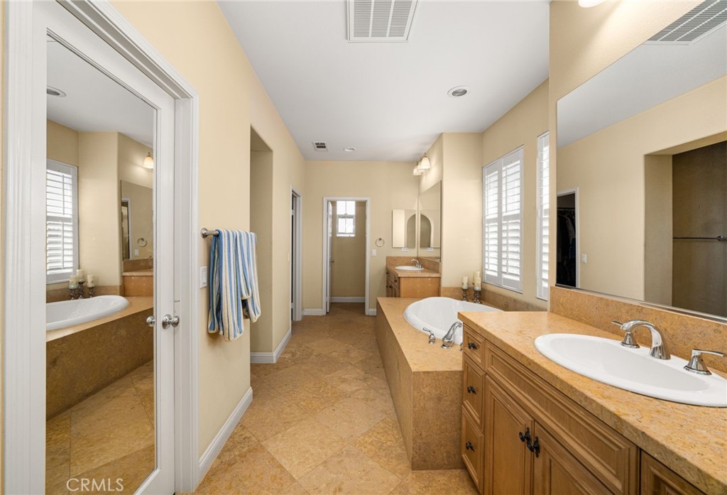 1238 Leggio Lane