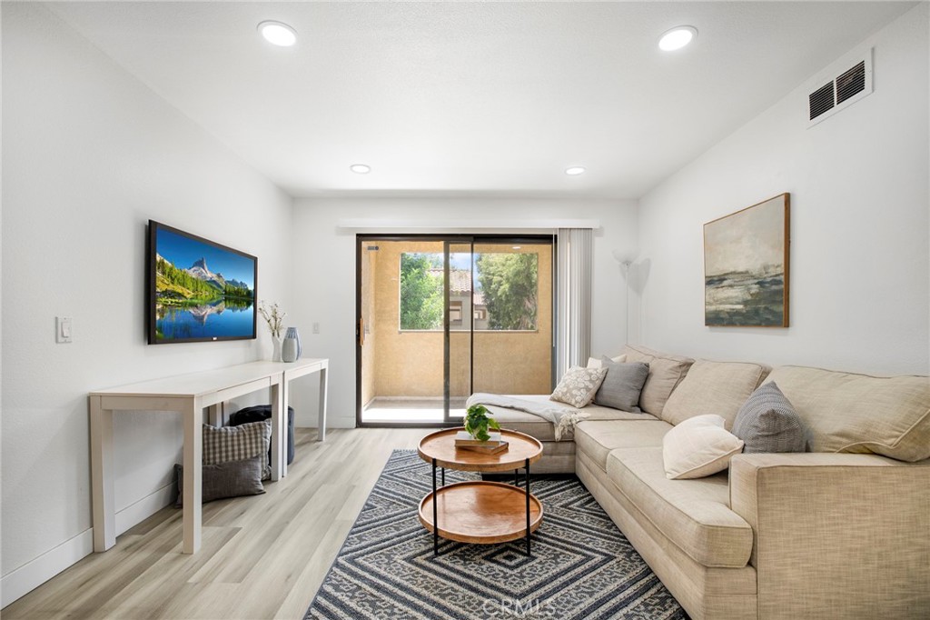 1140 W Blaine Street 202