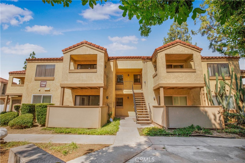 1140 W Blaine Street 202