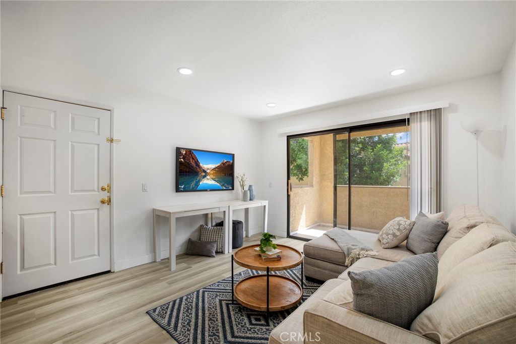 1140 W Blaine Street 202