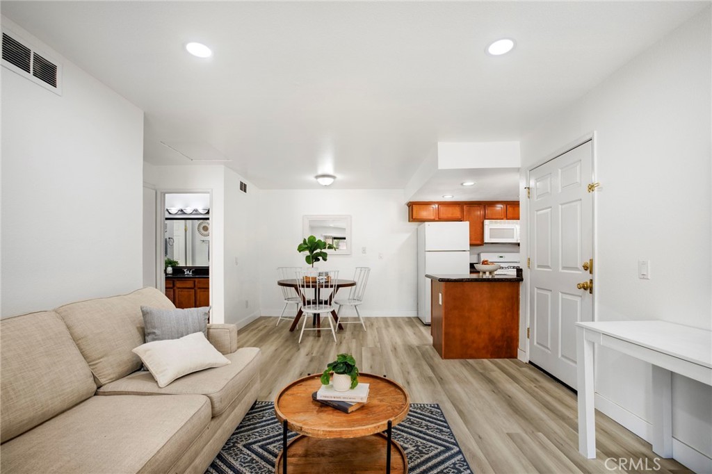 1140 W Blaine Street 202