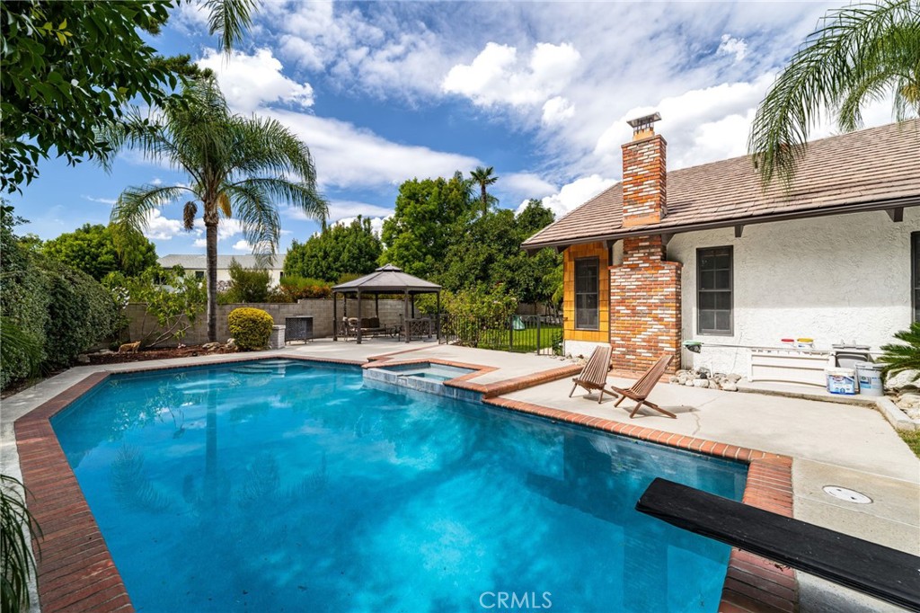 2305 Bonnie Brae Avenue