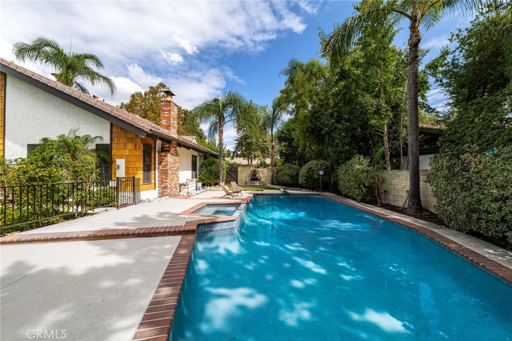 2305 Bonnie Brae Avenue