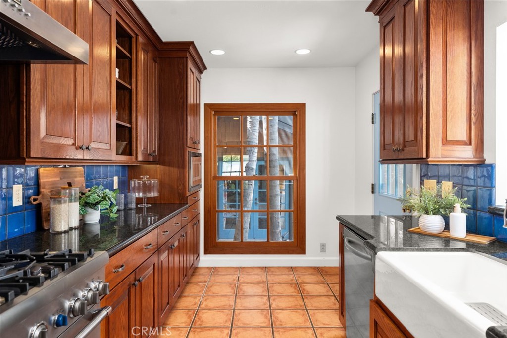 2305 Bonnie Brae Avenue