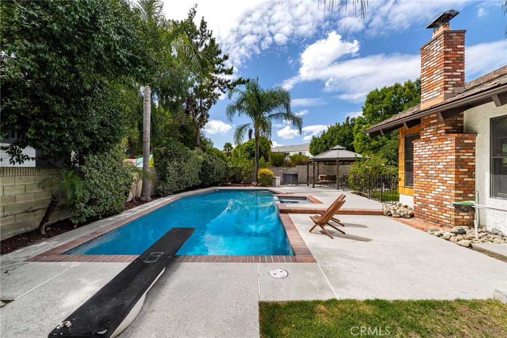 2305 Bonnie Brae Avenue