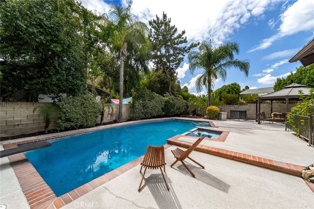 2305 Bonnie Brae Avenue