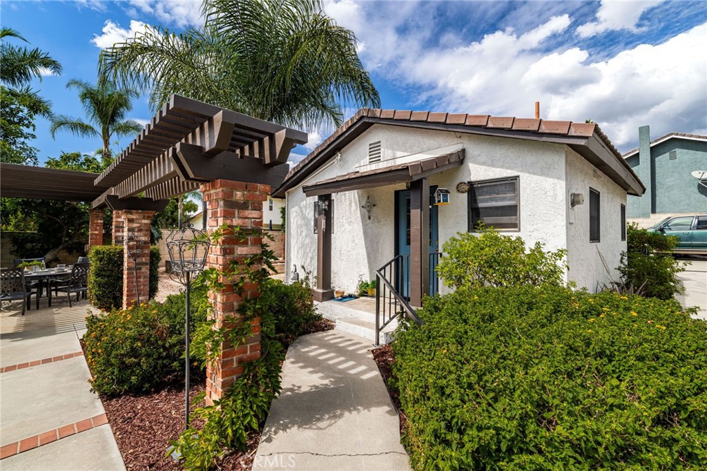 2305 Bonnie Brae Avenue