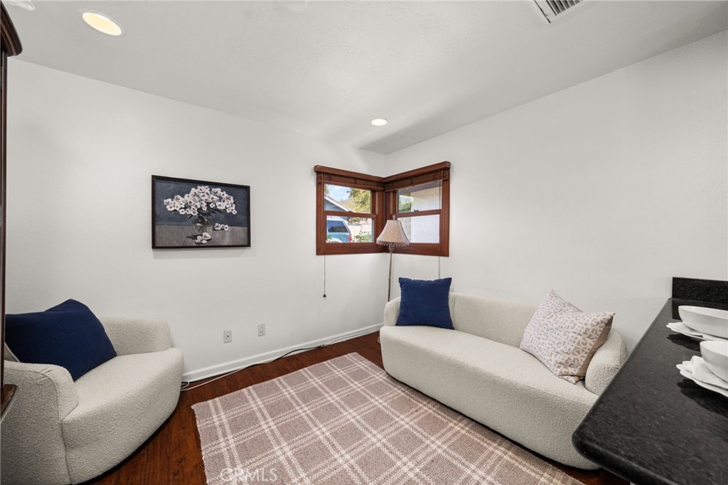 2305 Bonnie Brae Avenue