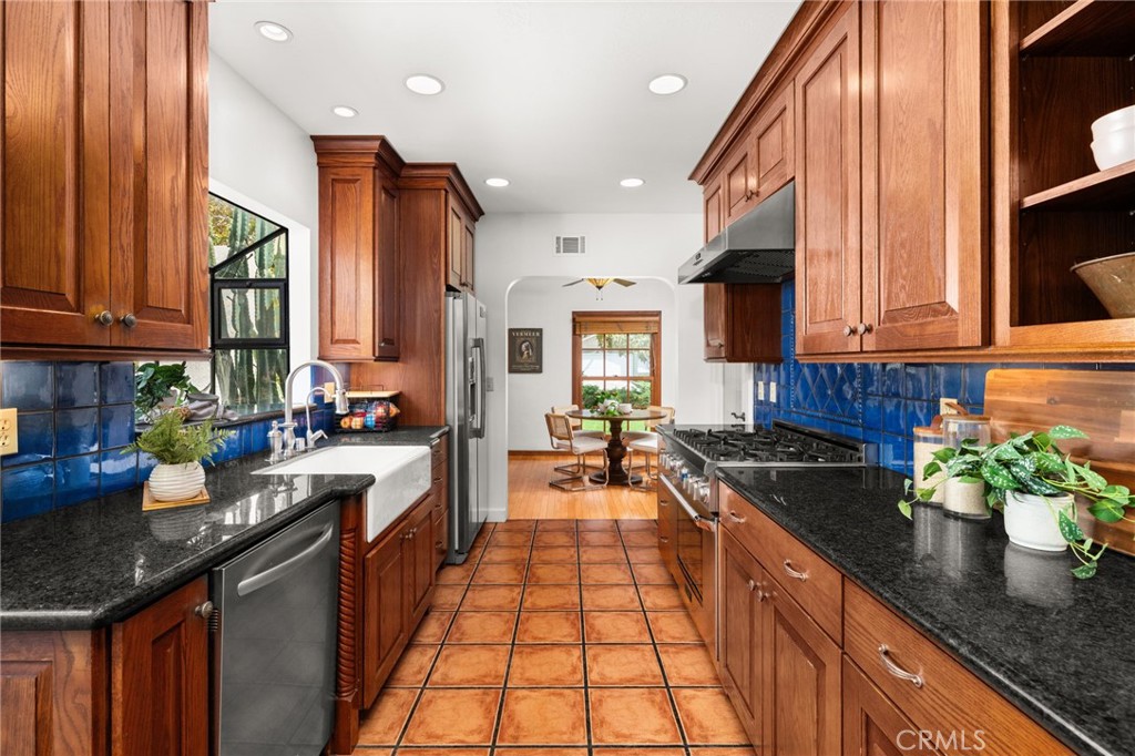 2305 Bonnie Brae Avenue