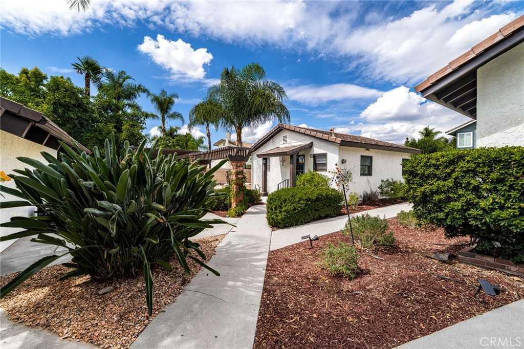 2305 Bonnie Brae Avenue