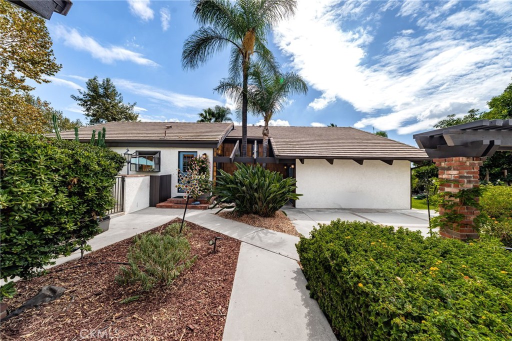 2305 Bonnie Brae Avenue