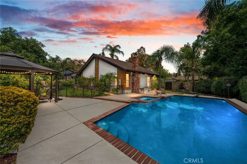 2305 Bonnie Brae Avenue