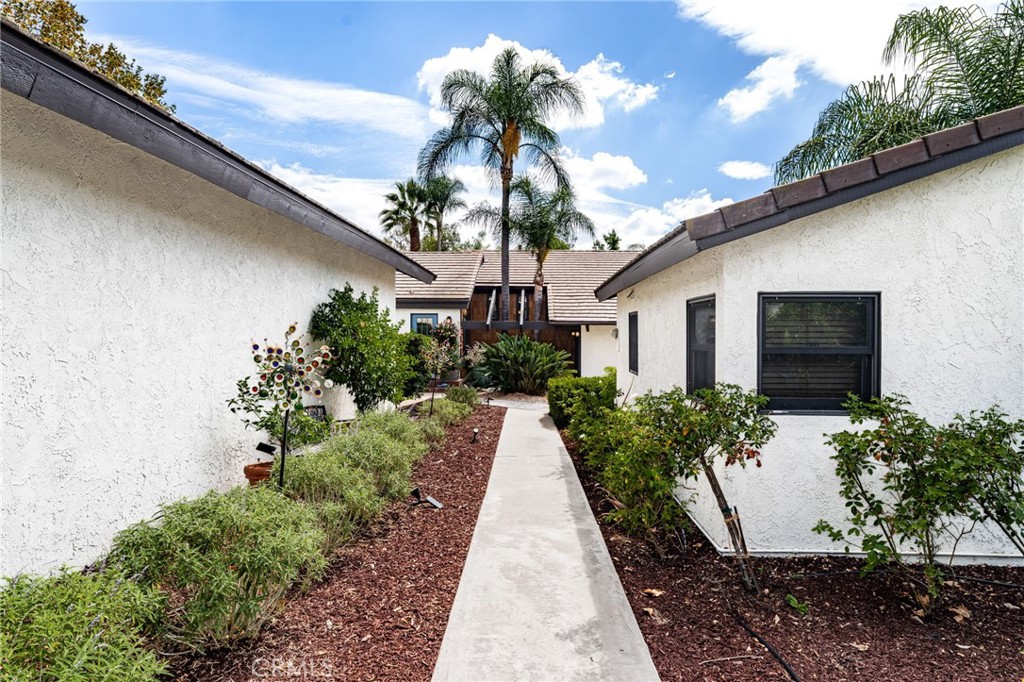 2305 Bonnie Brae Avenue