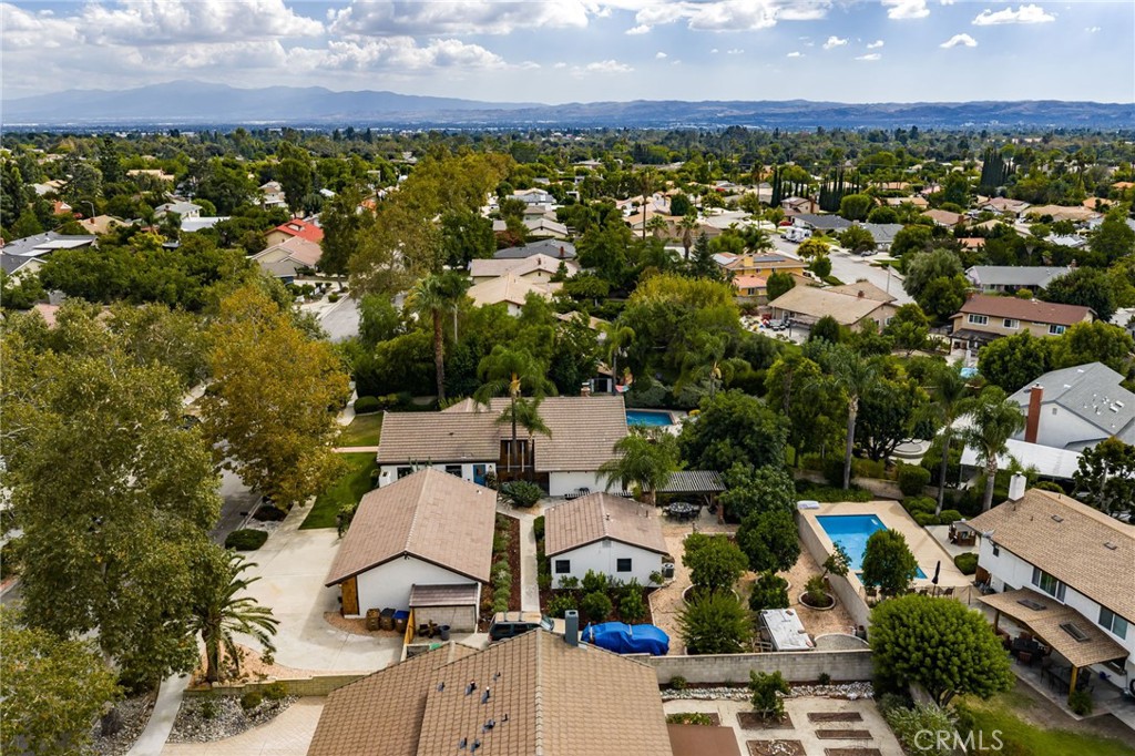 2305 Bonnie Brae Avenue