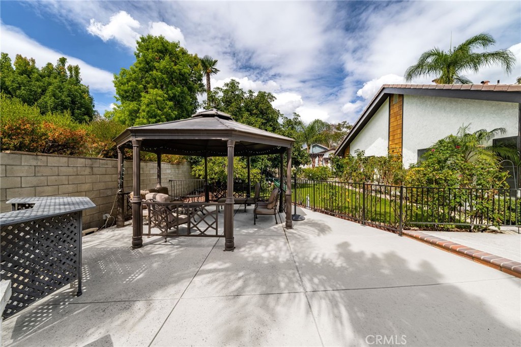 2305 Bonnie Brae Avenue