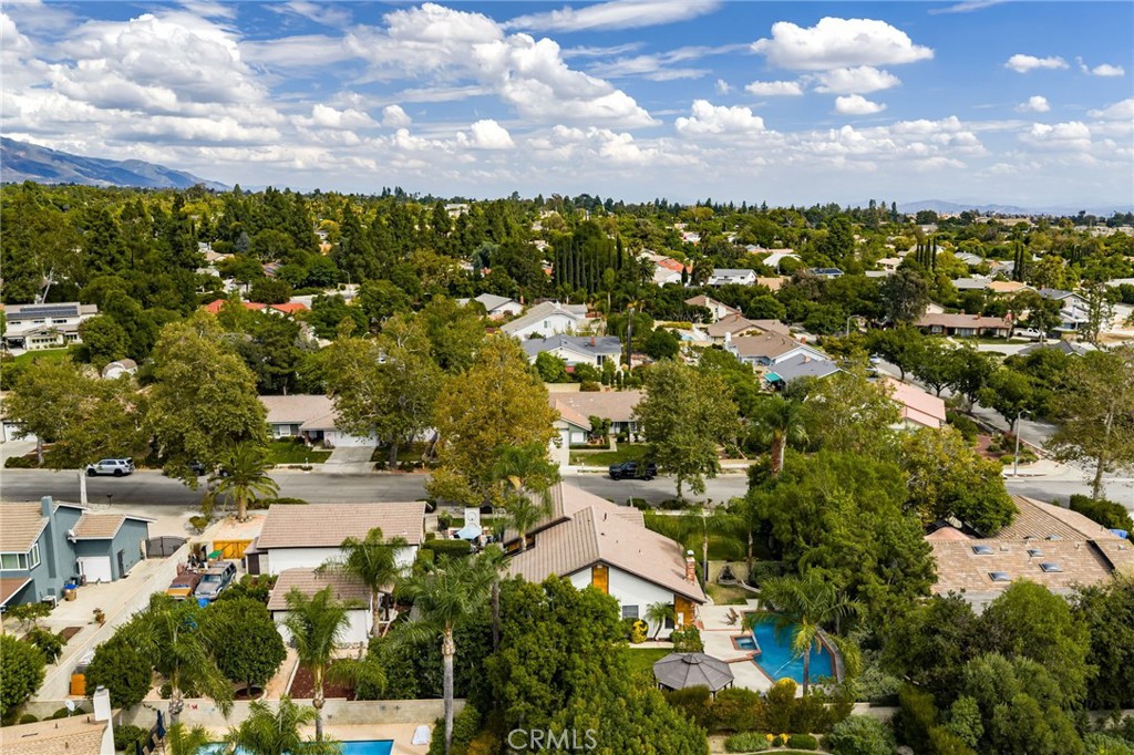 2305 Bonnie Brae Avenue