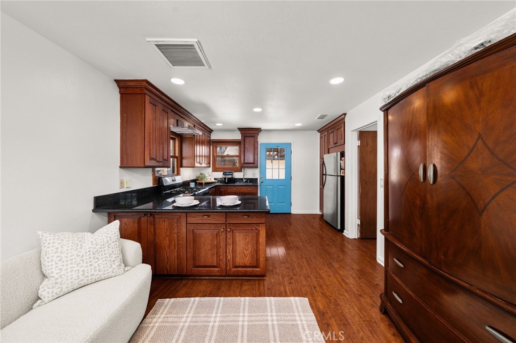 2305 Bonnie Brae Avenue