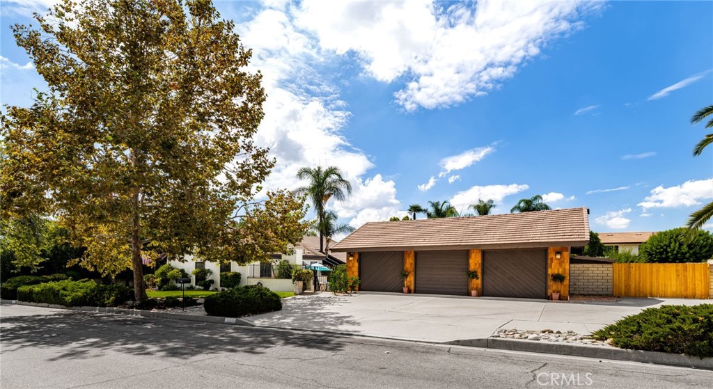 2305 Bonnie Brae Avenue