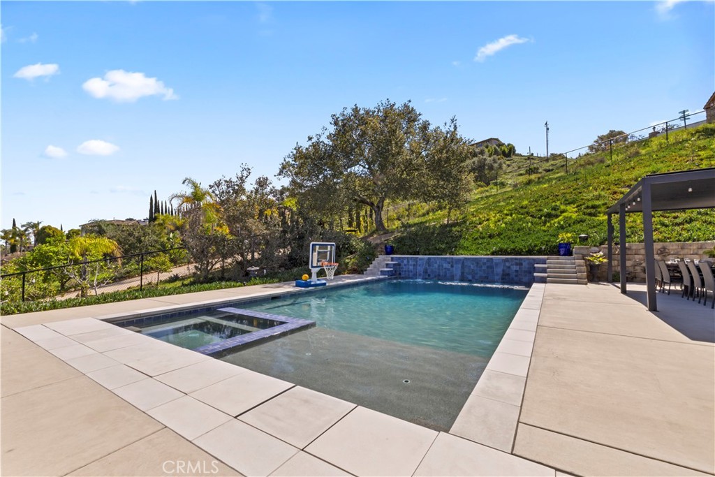 380 Highland Oaks Court