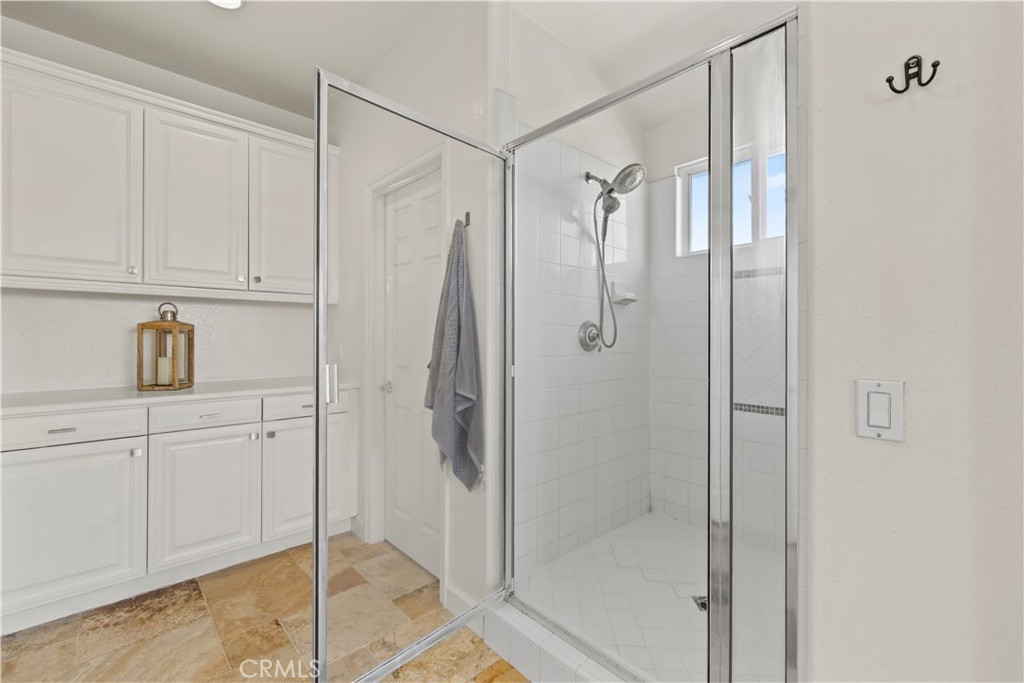 380 Highland Oaks Court