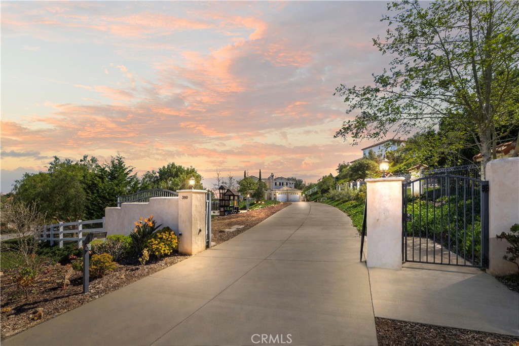 380 Highland Oaks Court