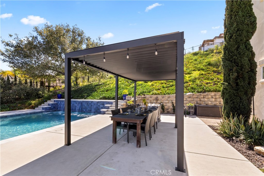 380 Highland Oaks Court