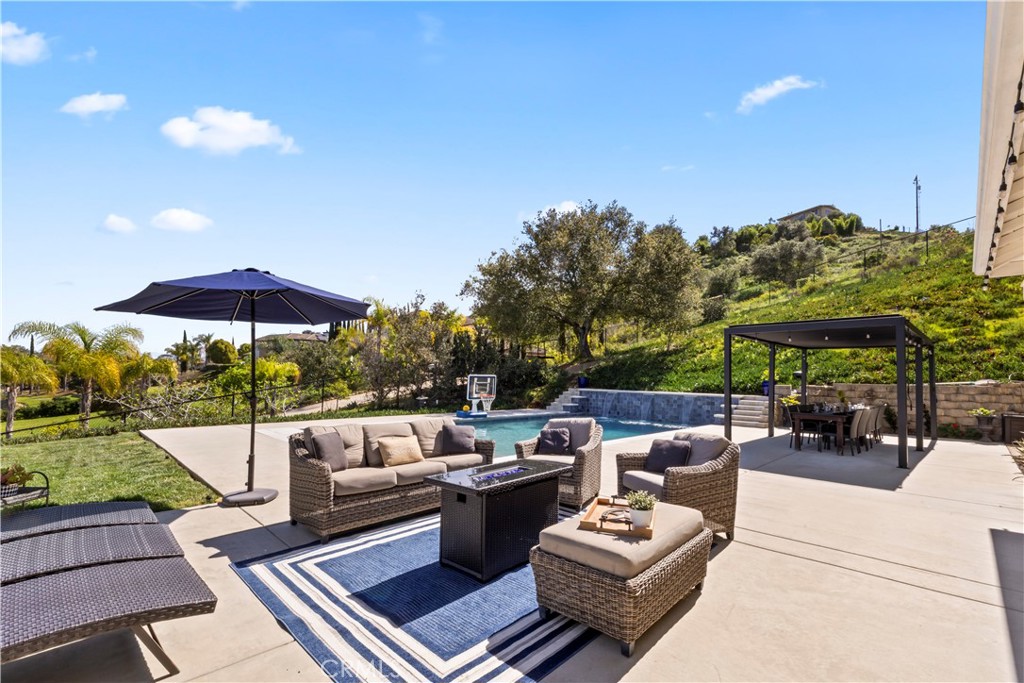 380 Highland Oaks Court